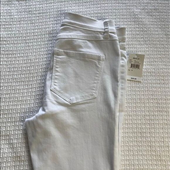 REWASH SIZE 5 Waist 27 White Jegging with ripped knee.  NWT - Picture 5 of 6